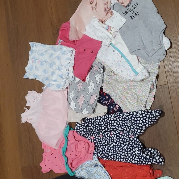 23 PIECE BABY GIRL LOT. 3 MONTH.. #4662 - Picture 4 of 5